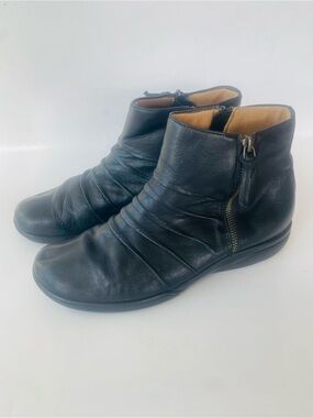 Clark’s Women's Black Leather Zip Ankle Boots